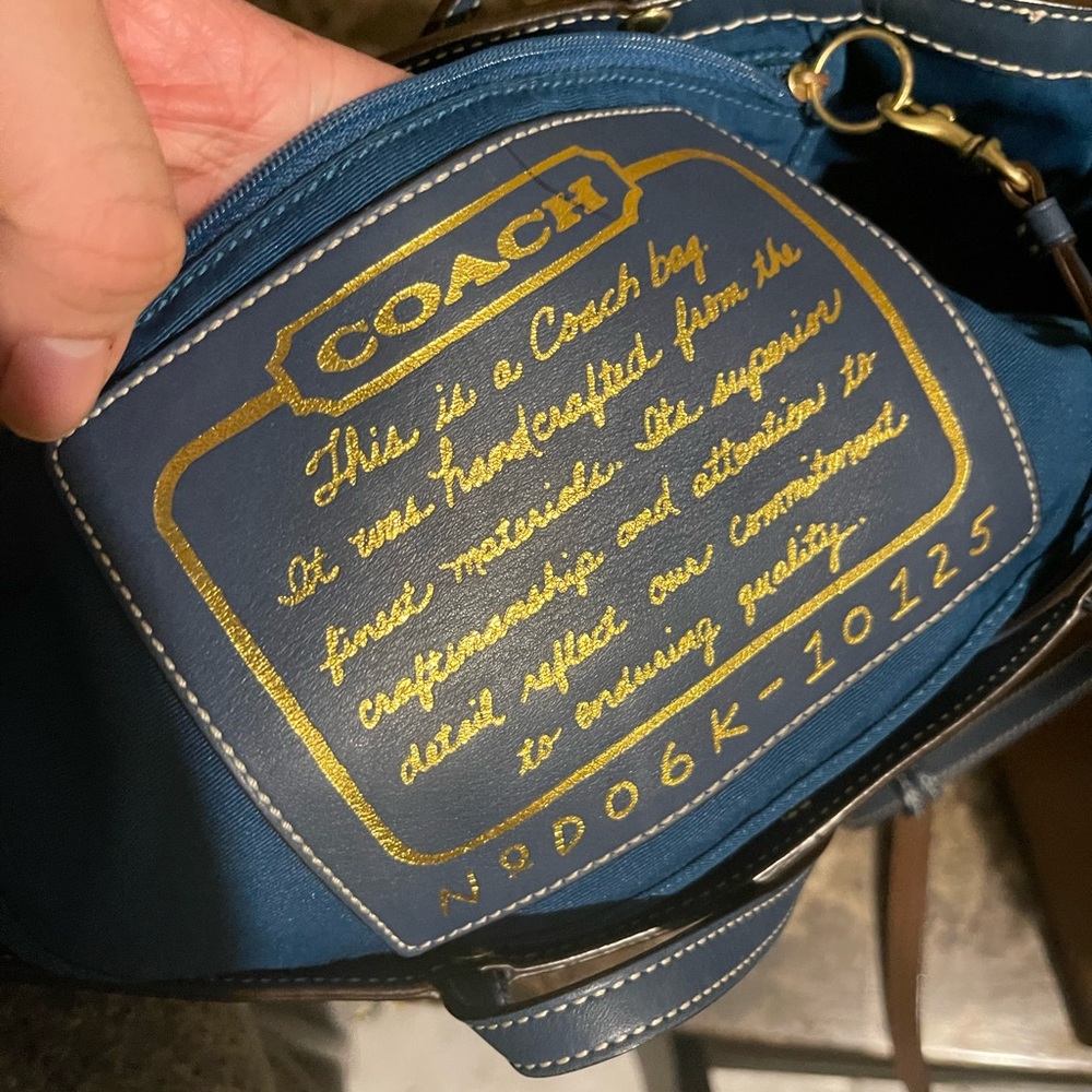 Coach Tote Shoulder Signature Canvas - Picture 9 of 12